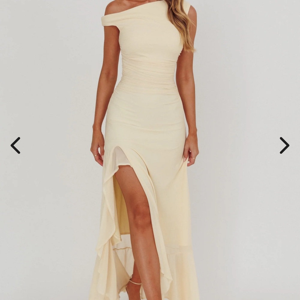 Selfie Leslie Asymmetrical Off-Shoulder light yellow Dress